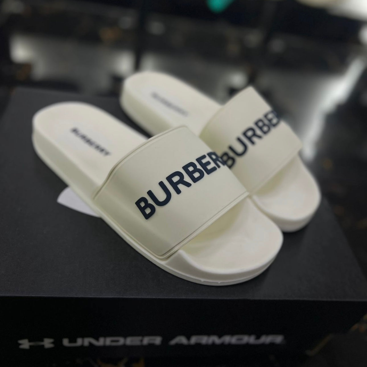 Chancletas Burberry Beige Diseño Clásico