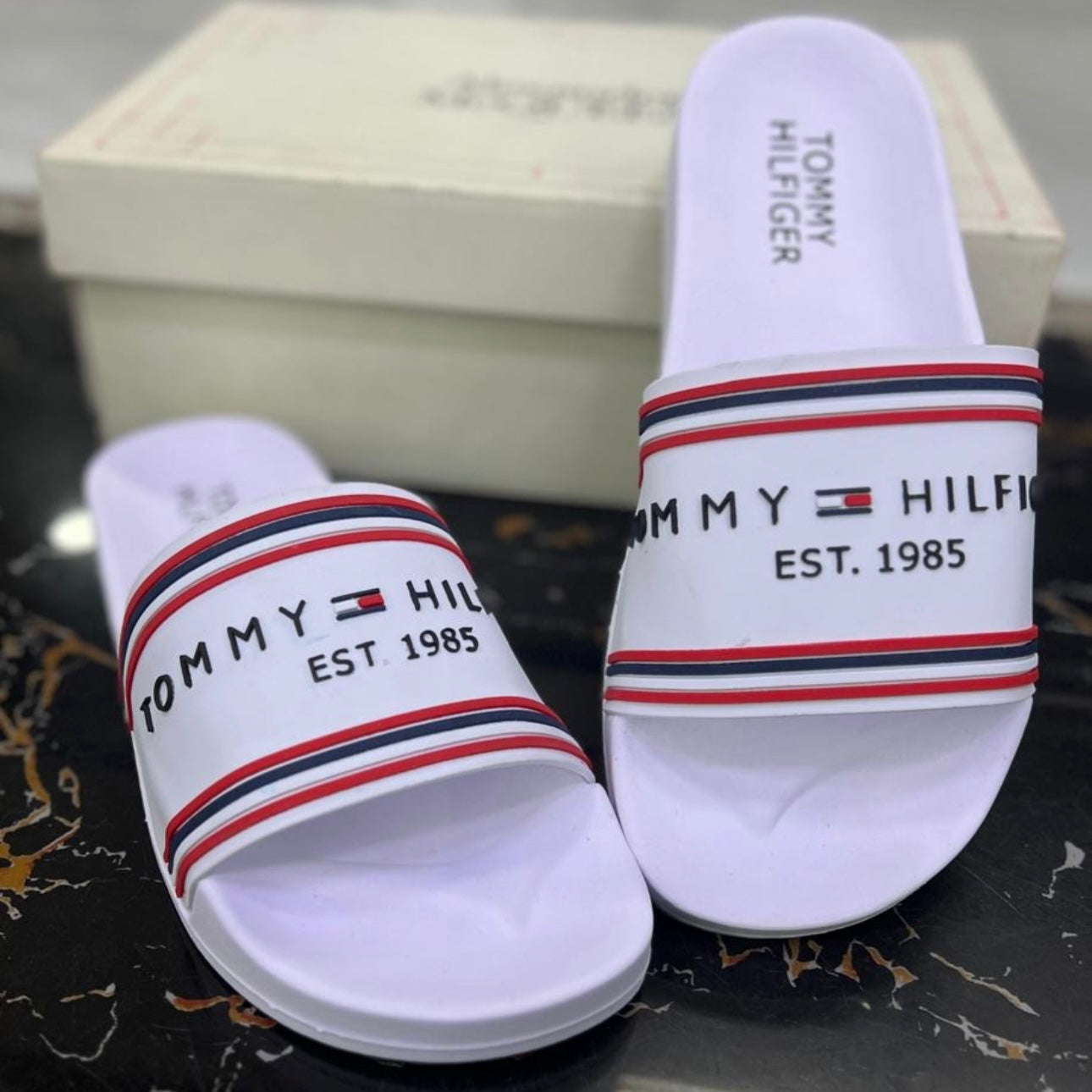 Chancletas Tommy Blancas Diseño Clásico