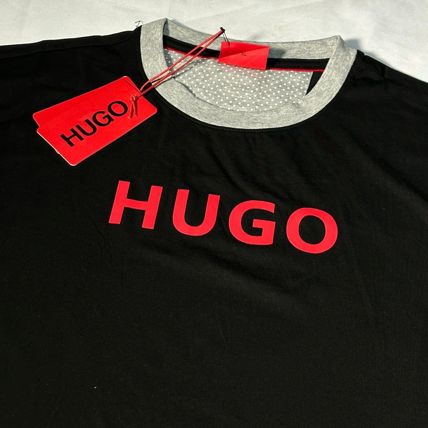 Camiseta Hugo negra