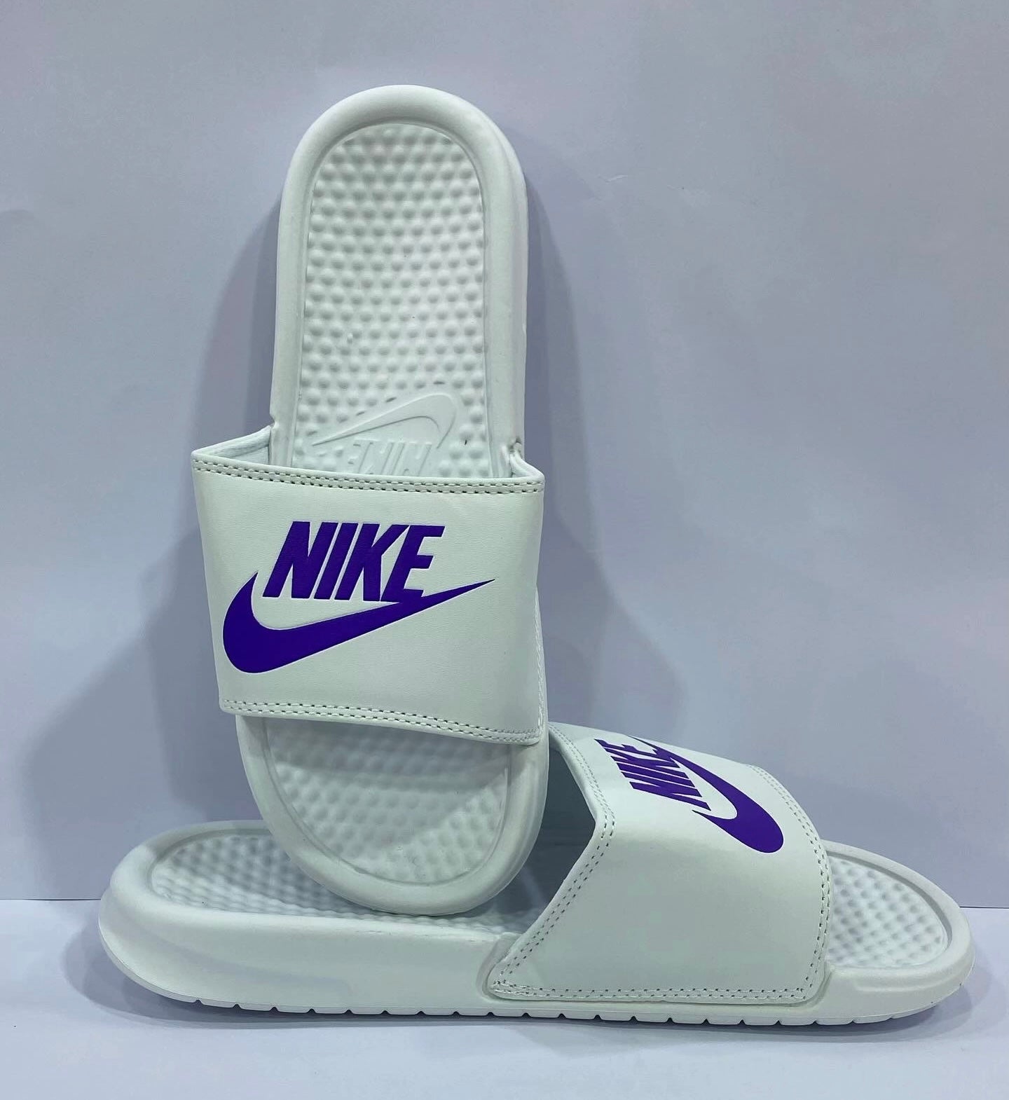 Chancletas Nike blancas