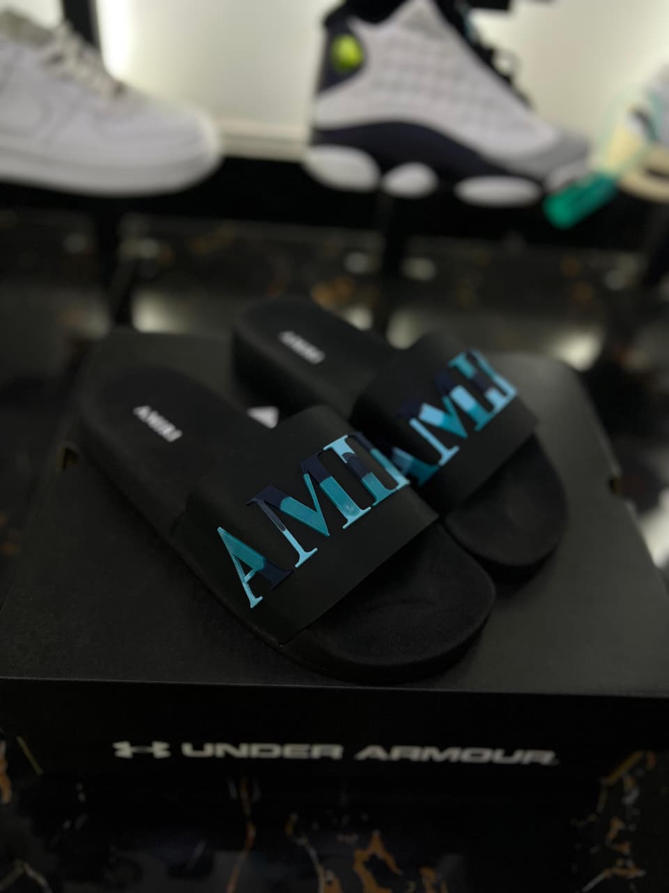 Chancletas Amiri negras