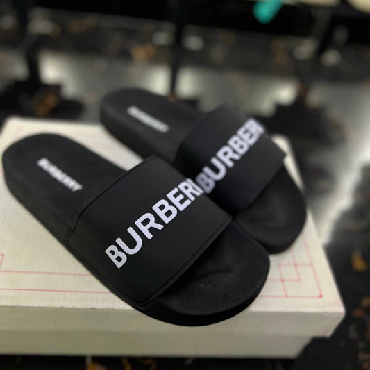 Chancletas Burberry negras