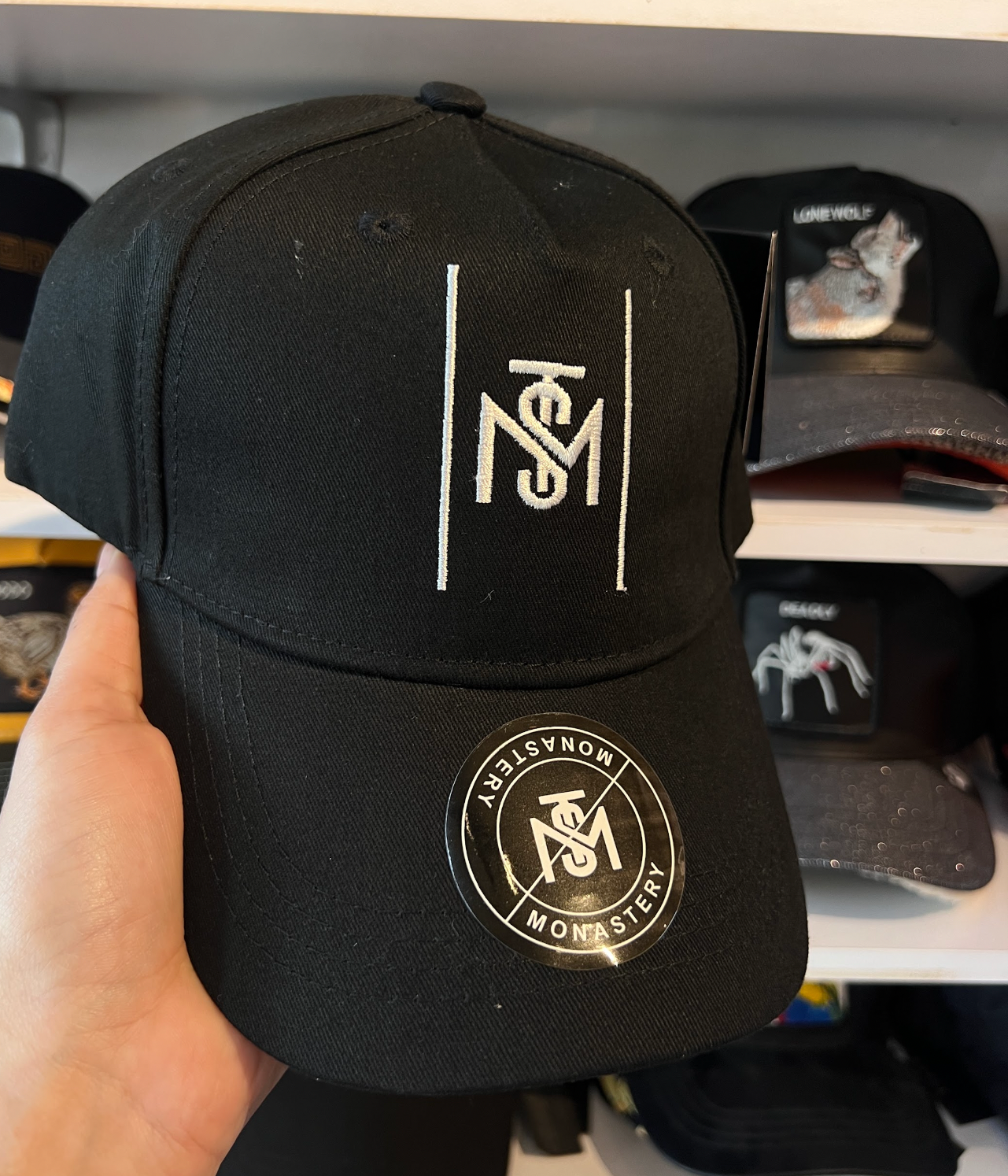Gorra Monastery Negra Diseño 2