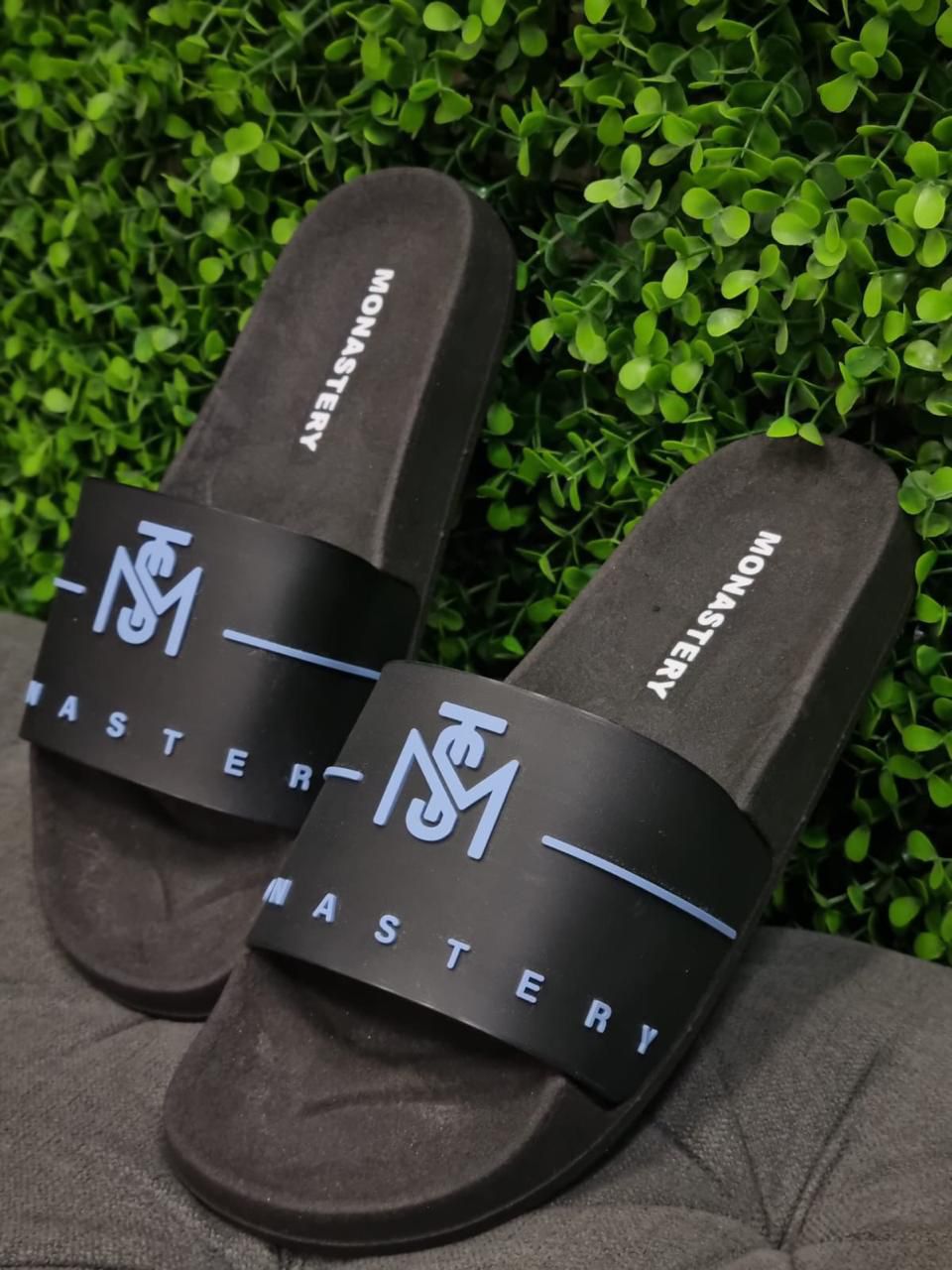 Chancletas Monastery negras