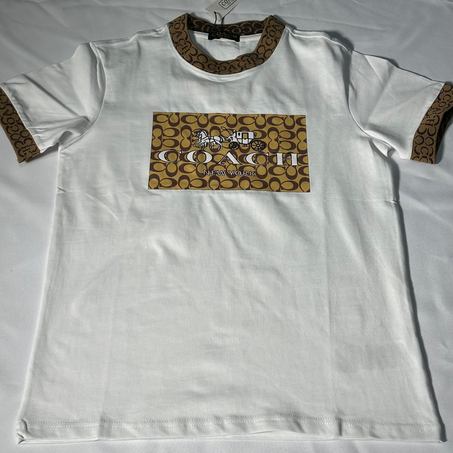 Camiseta coach blanco con café