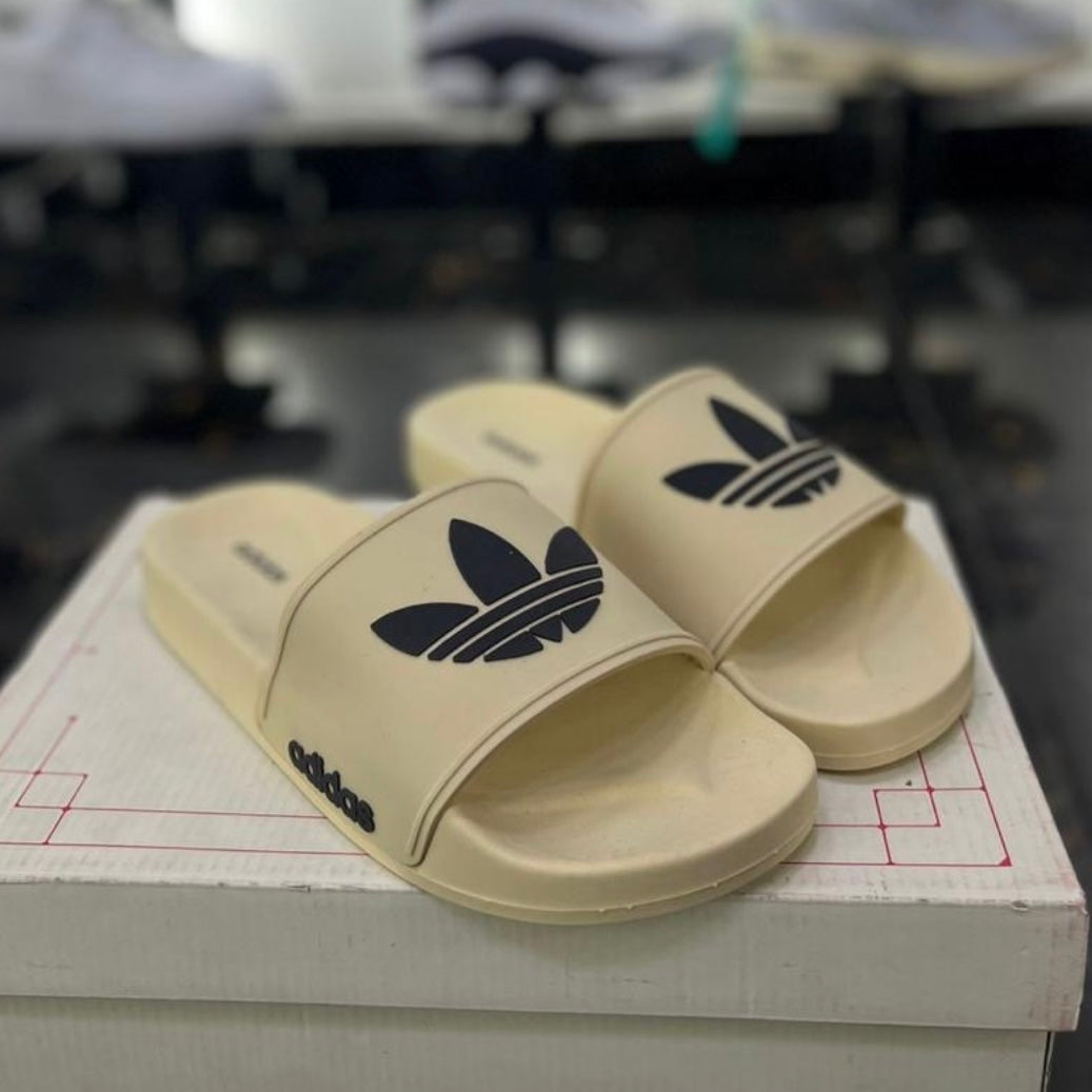 Chancletas Adidas beige oscuro