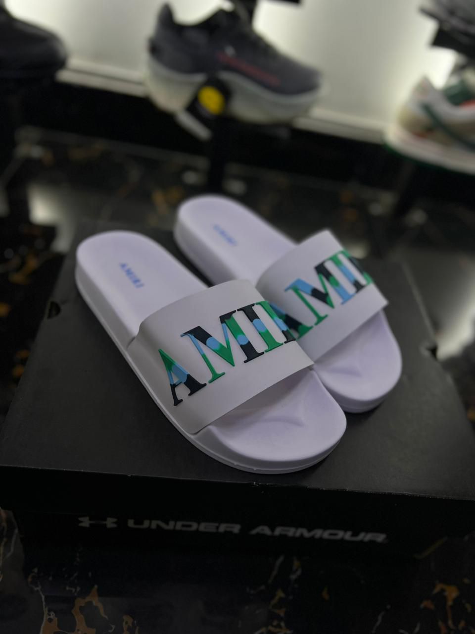 Chancletas Amiri blanca