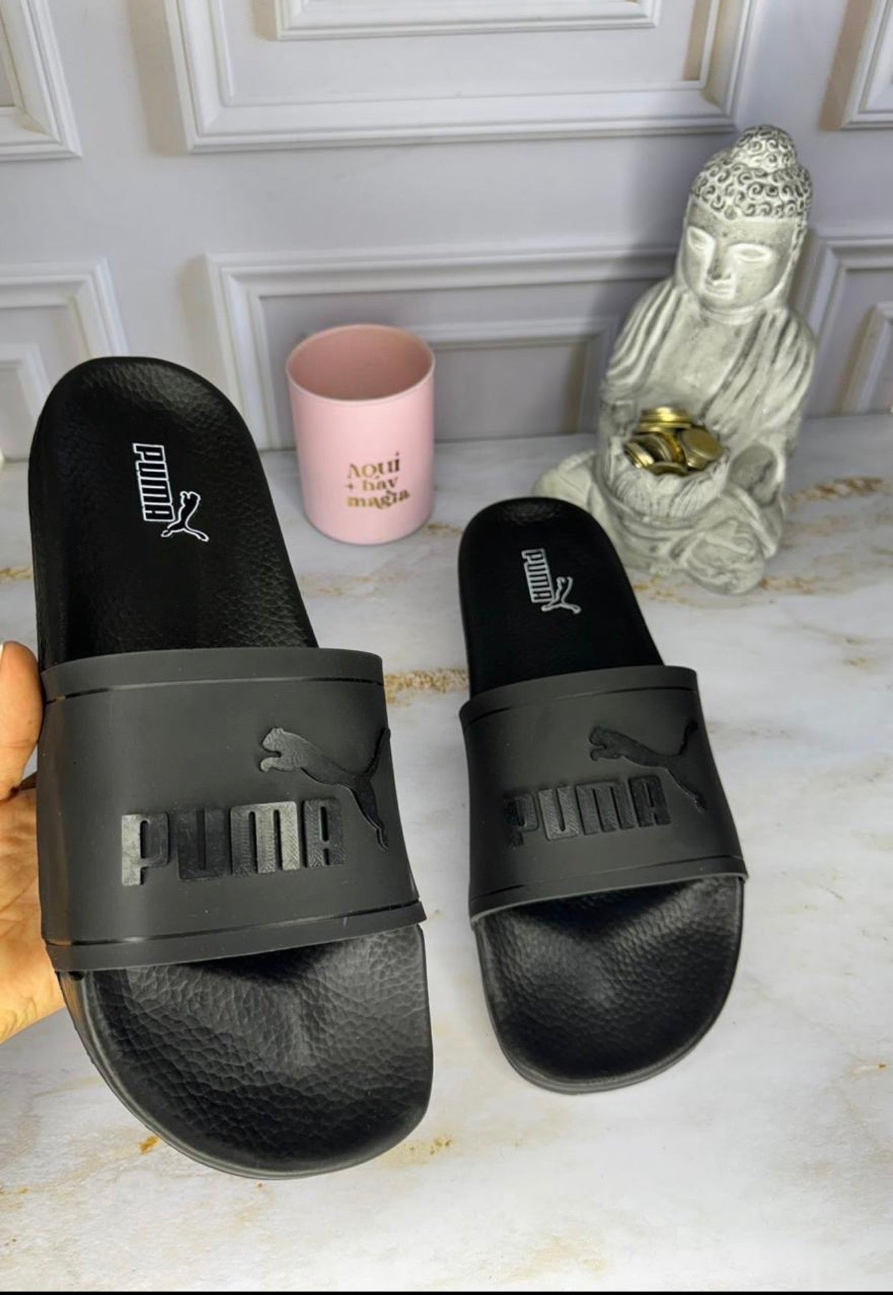 Chancletas pumas negras
