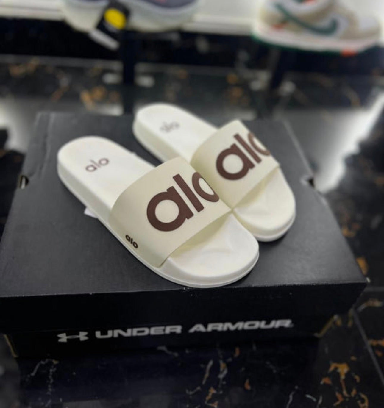 Chancletas Alo Beige con Café