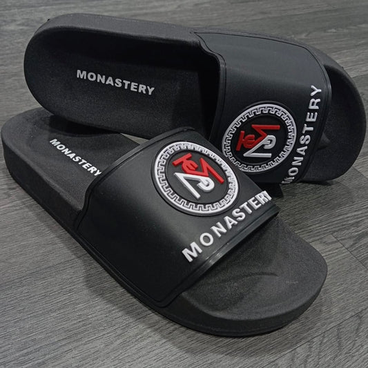Chancletas Monastery Negras Letras Rojas y Blancas