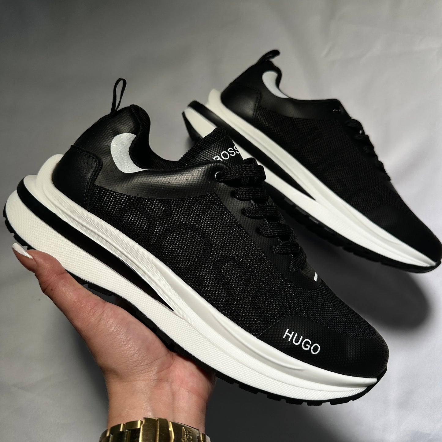 Zapatos Hugo negros con blanco