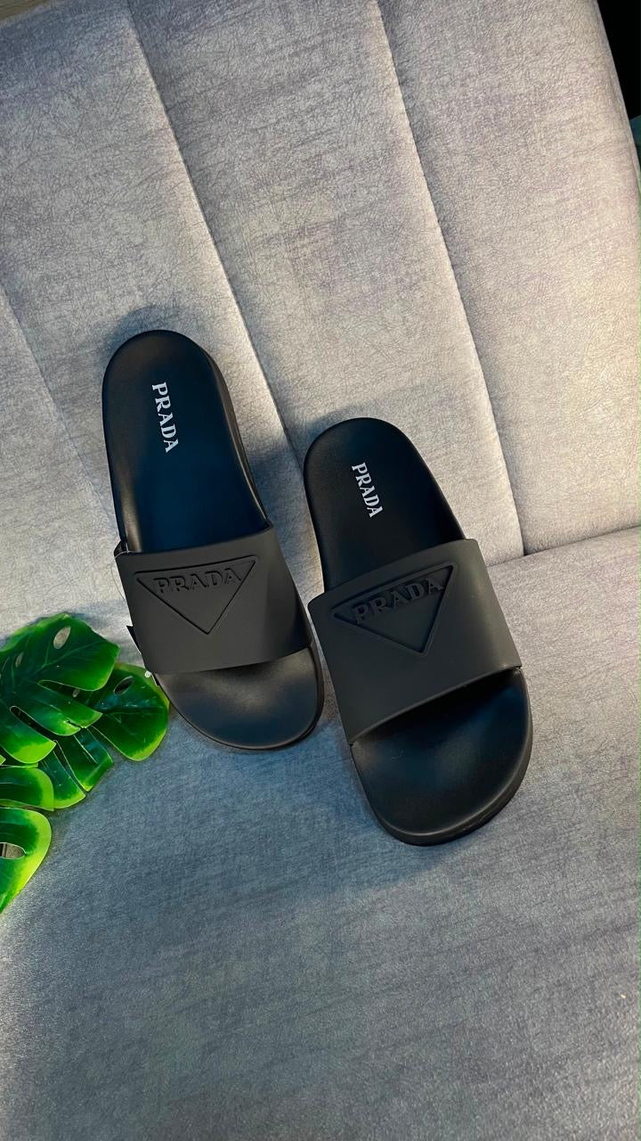 Chancletas Prada toda negra