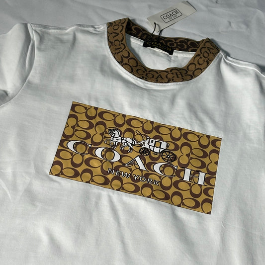 Camiseta coach blanco con café