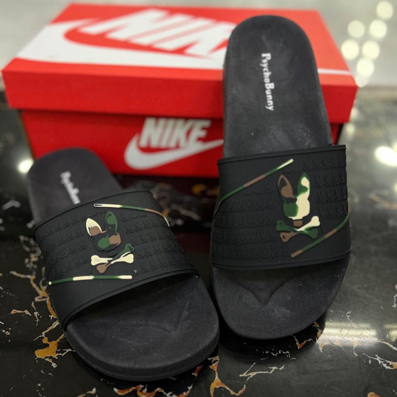 Chancletas Psycho bunny negra