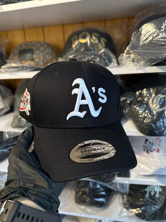 Gorra Ajustable New Era Negra Letra Blanca