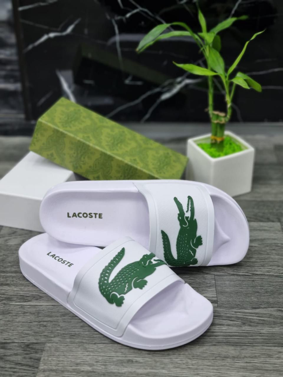 Chancletas lacoste blancas