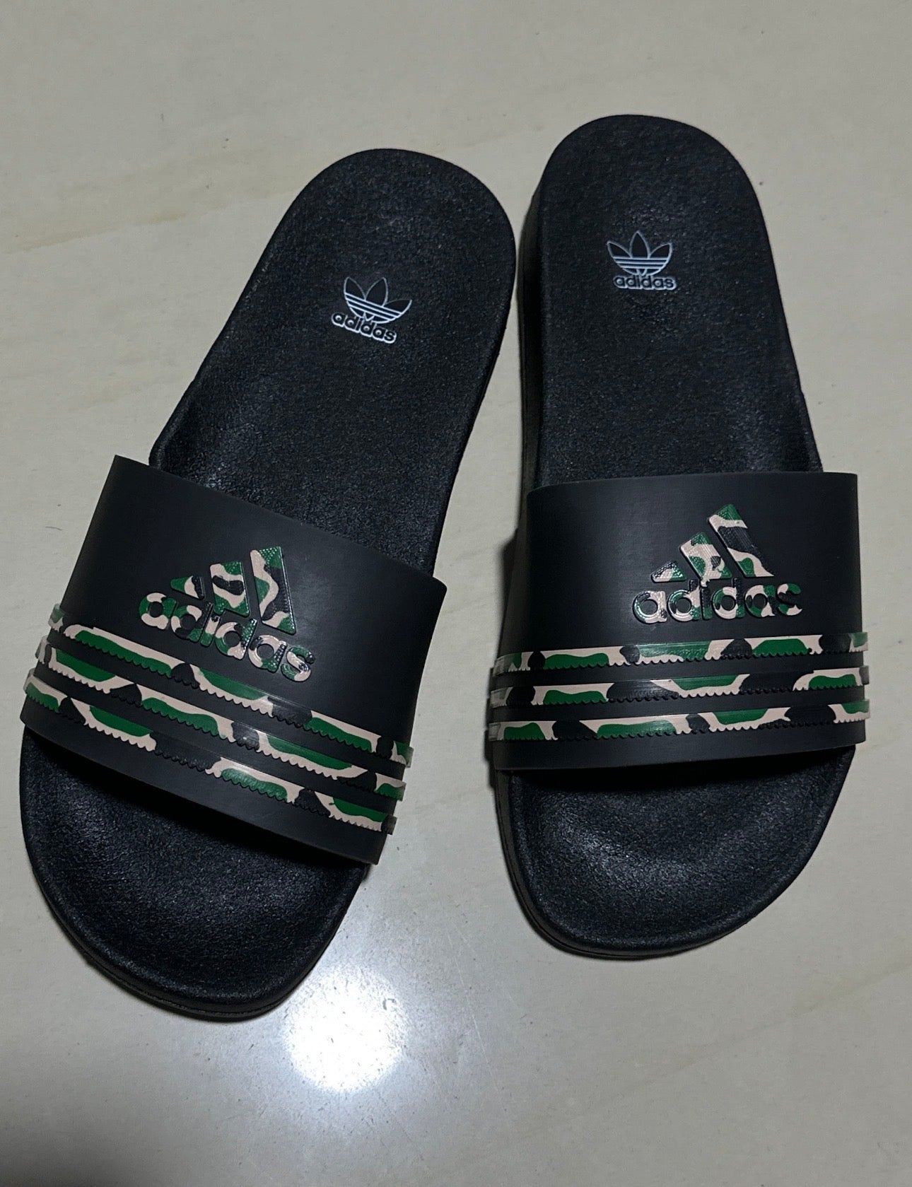 Chancletas adidas negra