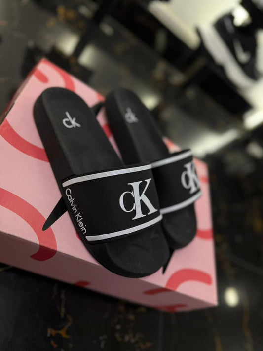 Chancletas Calvin Klein Negras con Blanco Diseño 3