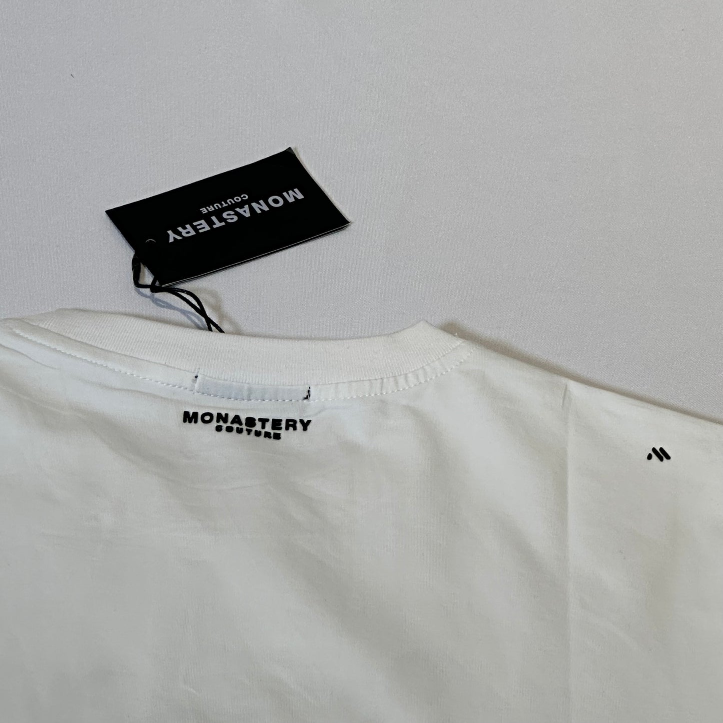 Camiseta monastery blanca