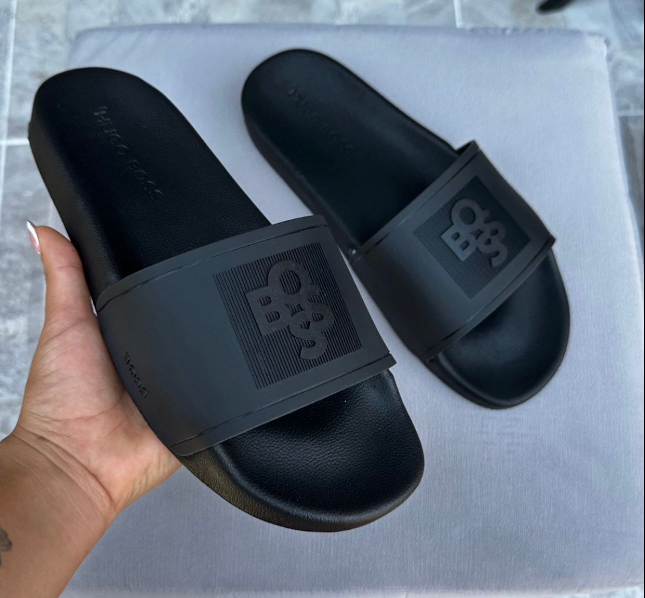 Chancletas Boss negra