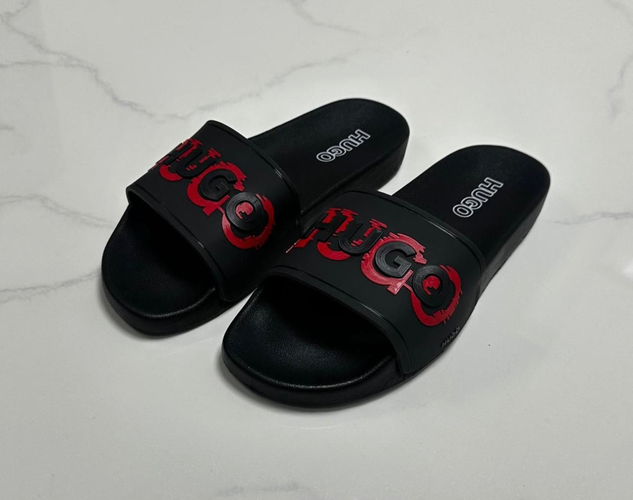 Chancletas Hugo negras