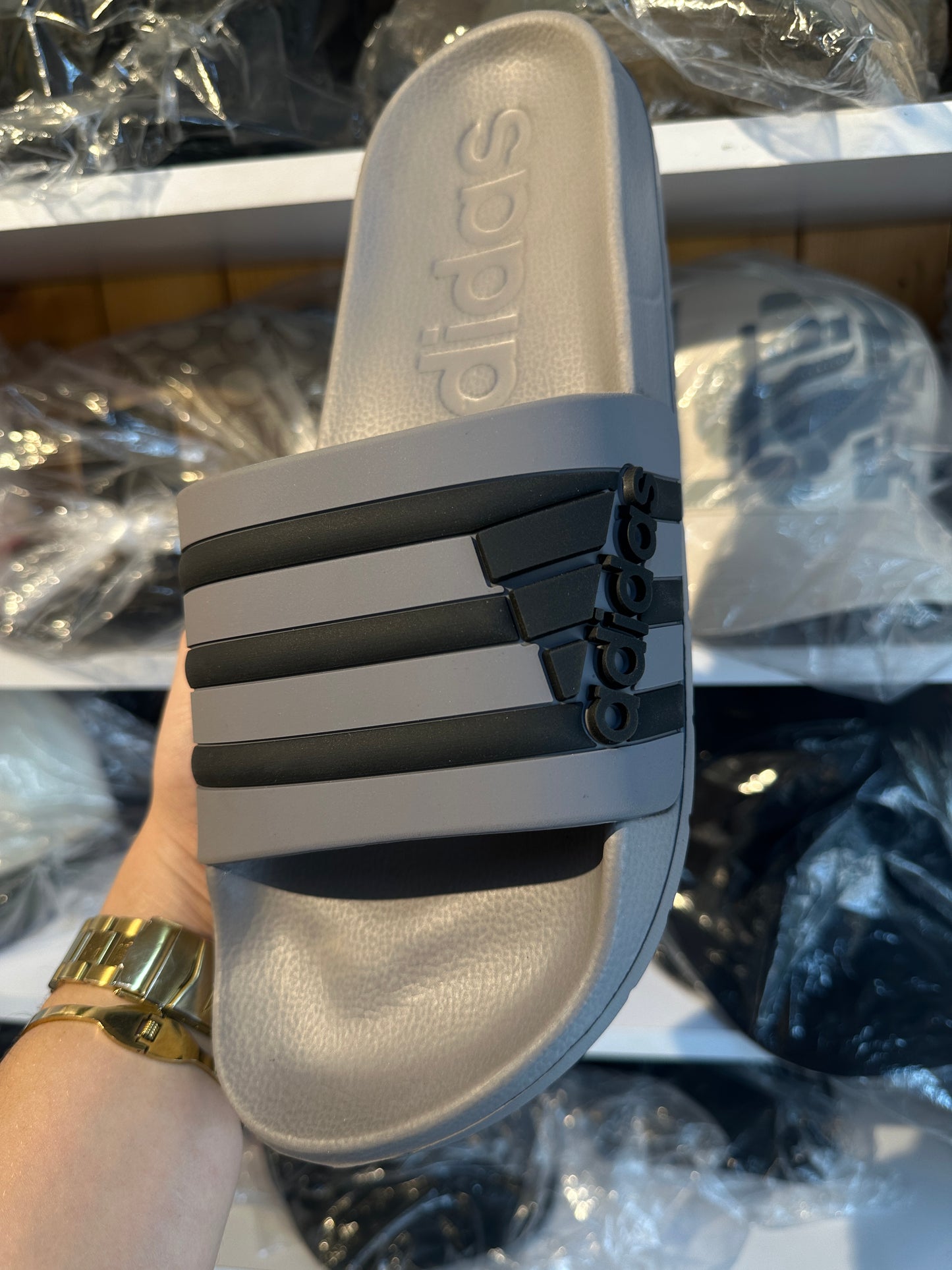 Chancletas Adidas grises